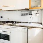 S069 - Sirolo, Quadrilocale In Centro Con Terrazzo E Garage 锡罗洛