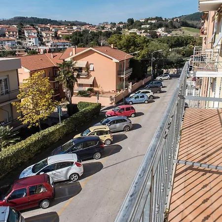 S069 - Sirolo, Quadrilocale In Centro Con Terrazzo E Garage Apartamento